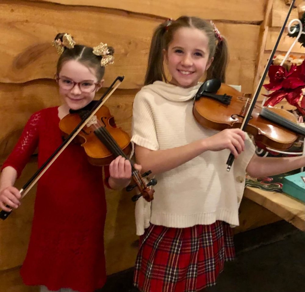 Lorch sisters holiday performance